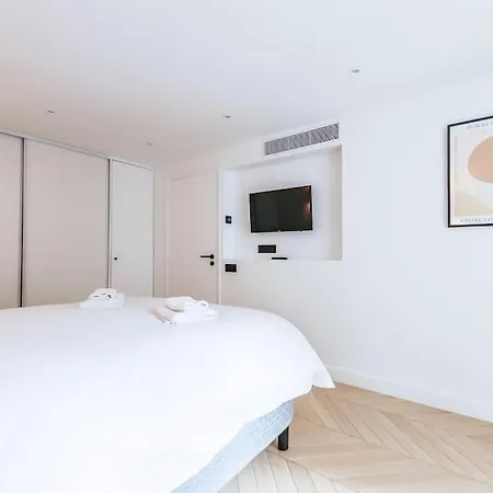 Urban Retreat Brand-new Duplex 2-bedroom Apartment *