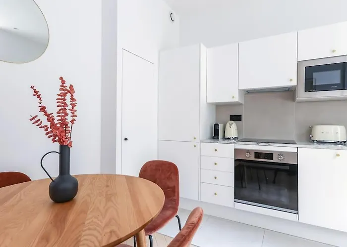 Apartment Urban Retreat Brand-new Duplex 2-bedroom